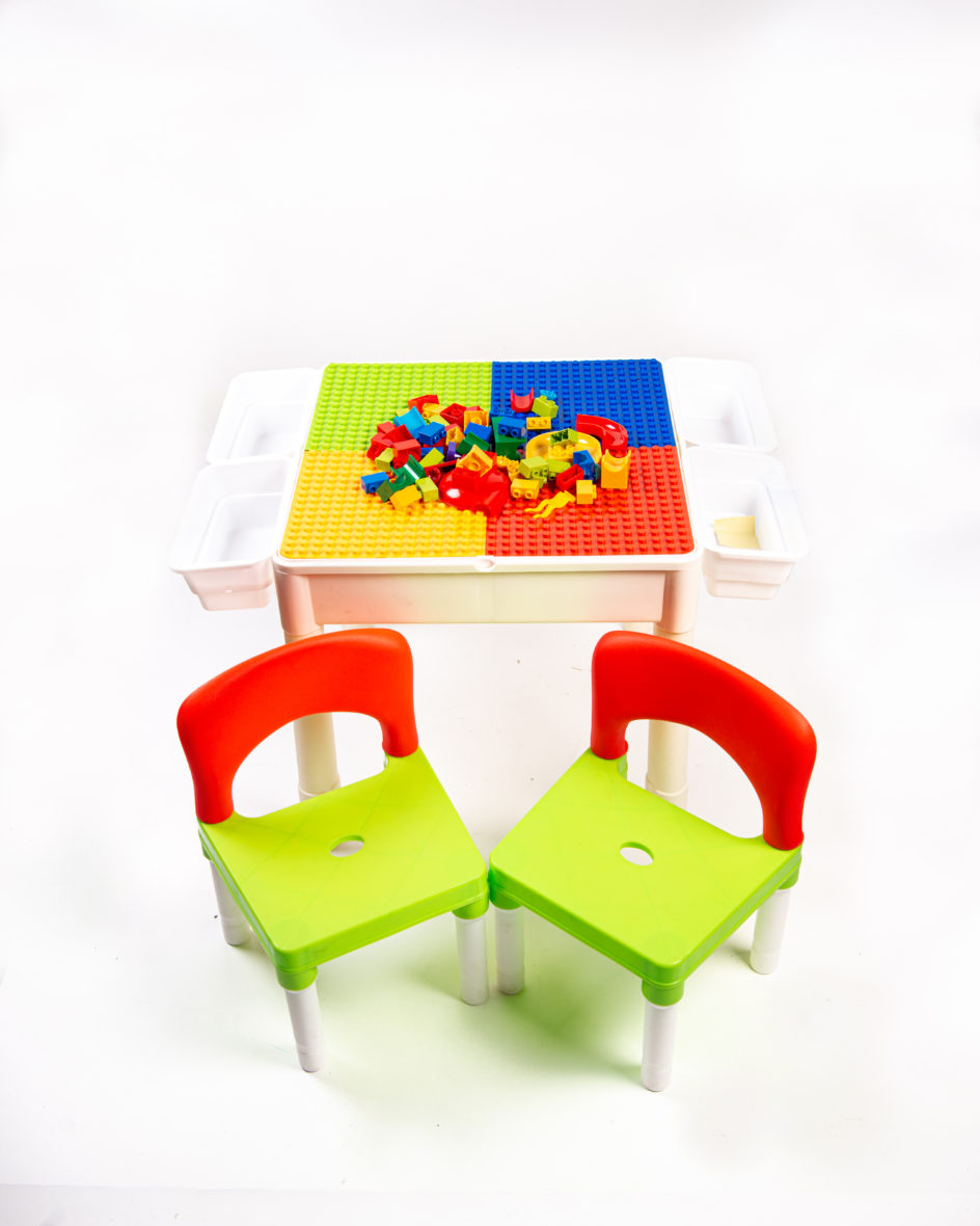 Masa Lego cu 2 scaunele si piese incluse