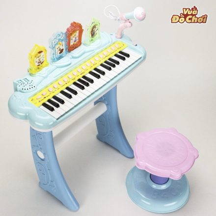 Pian pentru copii cu scaun si microfon