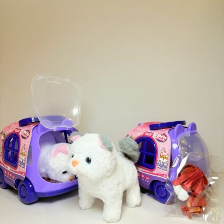 Pisica cu Casuta si Accesorii Merge, Provoaca sunete.