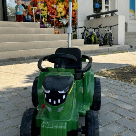 Transport pentru copii 1+  MINI TRACTOR (6V)